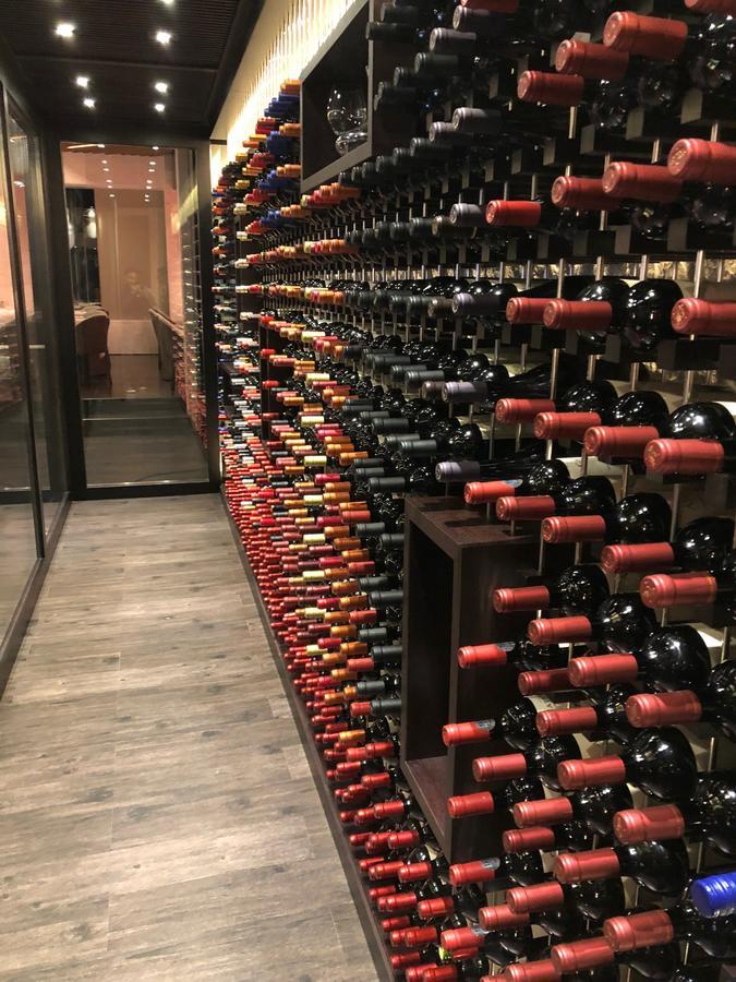 Hotel Transamerica Sao Paulo Exterior foto Wine cellar at the restaurant