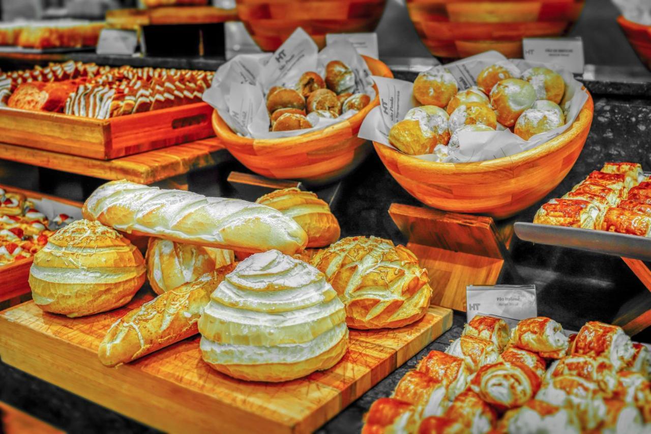 Hotel Transamerica Sao Paulo Exterior foto A selection of pastries